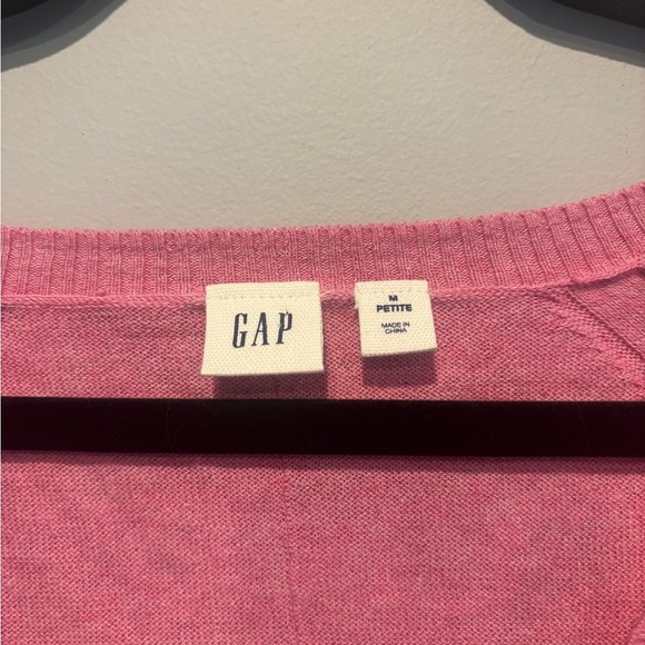 GAP pink scoop neck sweater - Picture 2 of 4